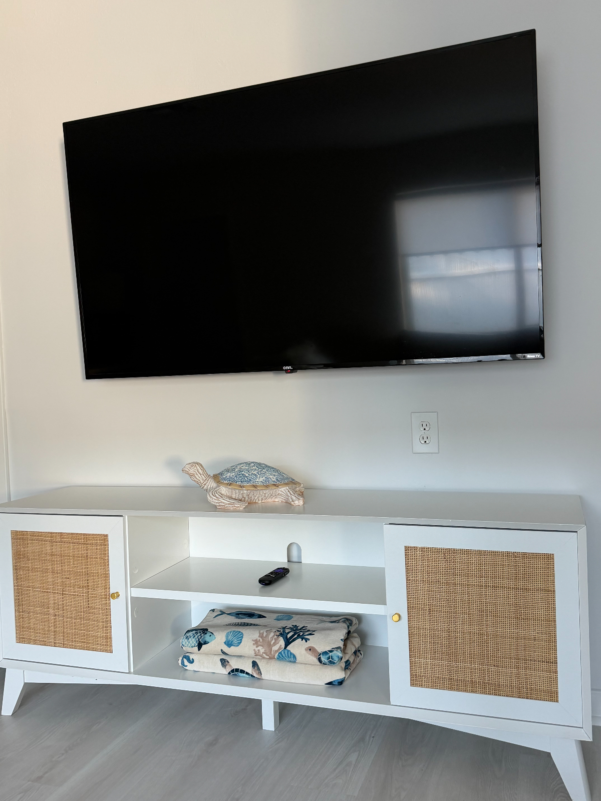 Cozy Modern Home Near Downtown and Hospitals - Photo 4