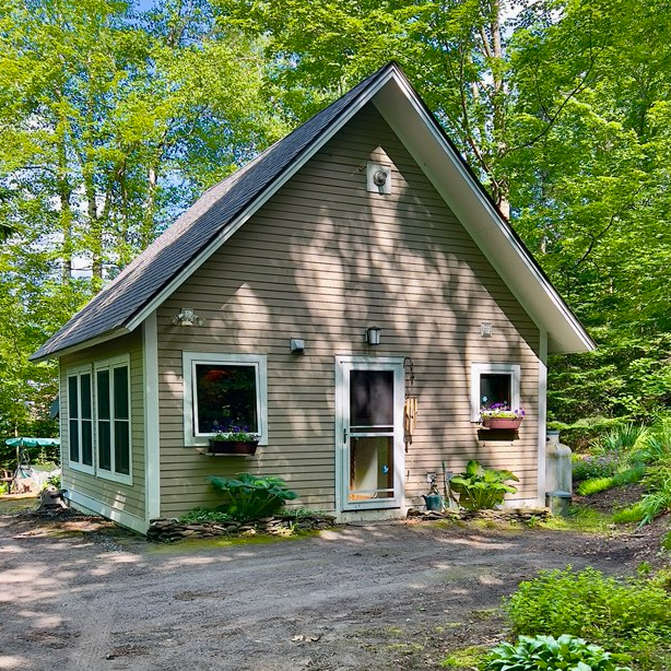 The Little House - Photo 1