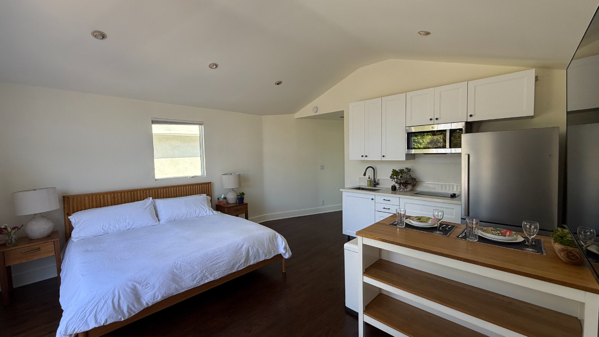 Private Studio Apartment in Coveted & Quiet West Hollywood West 15 Min Walk to Cedars - Photo 6