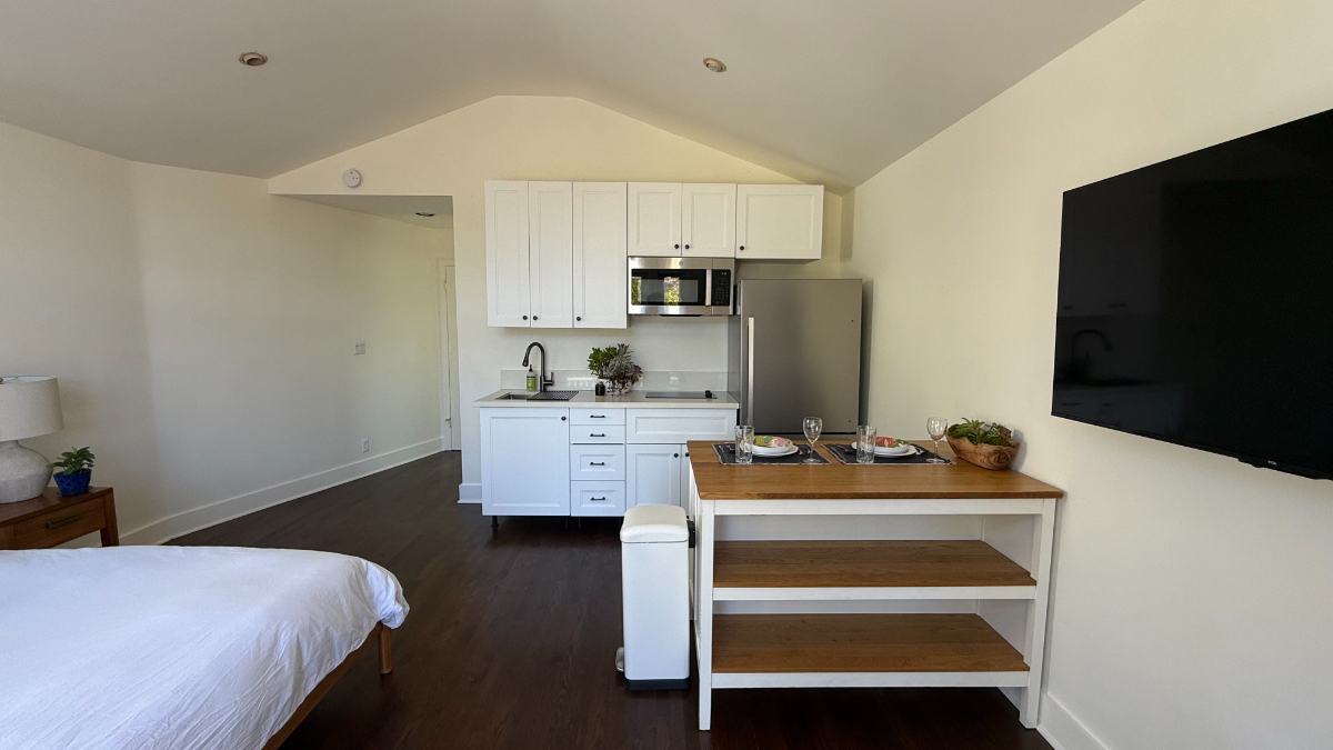 Private Studio Apartment in Coveted & Quiet West Hollywood West 15 Min Walk to Cedars - Photo 5