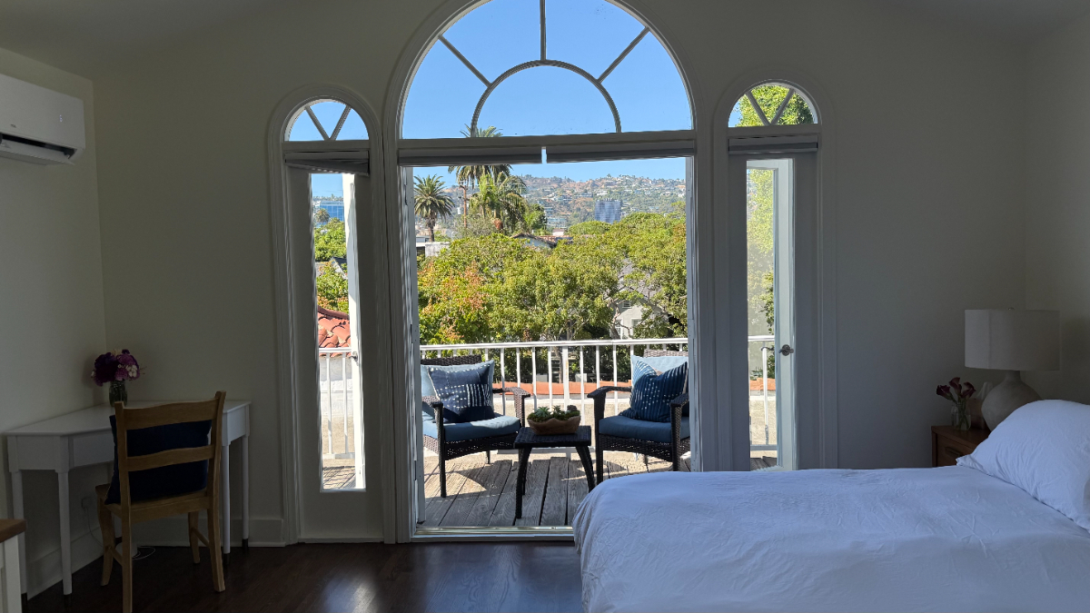 Private Studio Apartment in Coveted & Quiet West Hollywood West 15 Min Walk to Cedars - Photo 2
