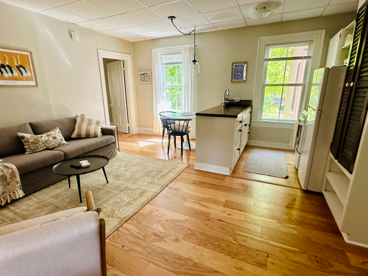 Charming 1BR Loft in Walkable Shelburne - Photo 4