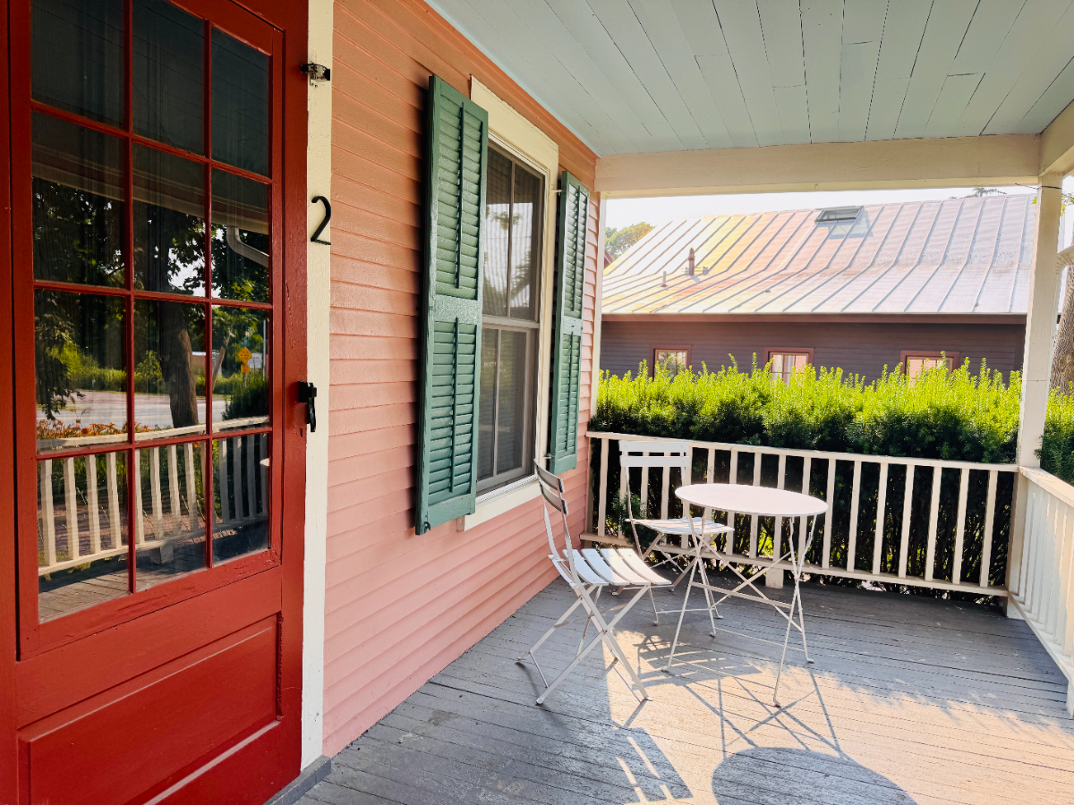 Charming 1BR Loft in Walkable Shelburne - Photo 5