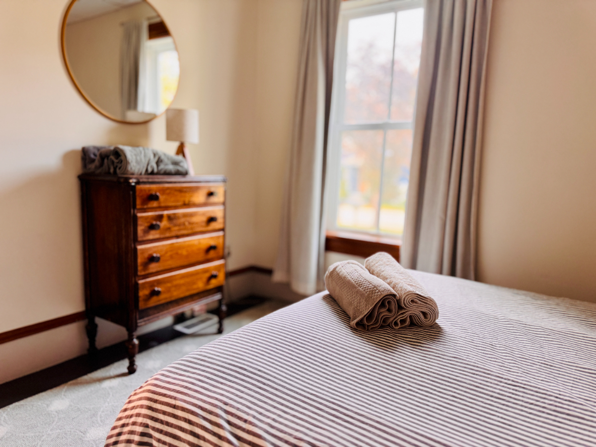 Charming 1BR Loft in Walkable Shelburne - Photo 3
