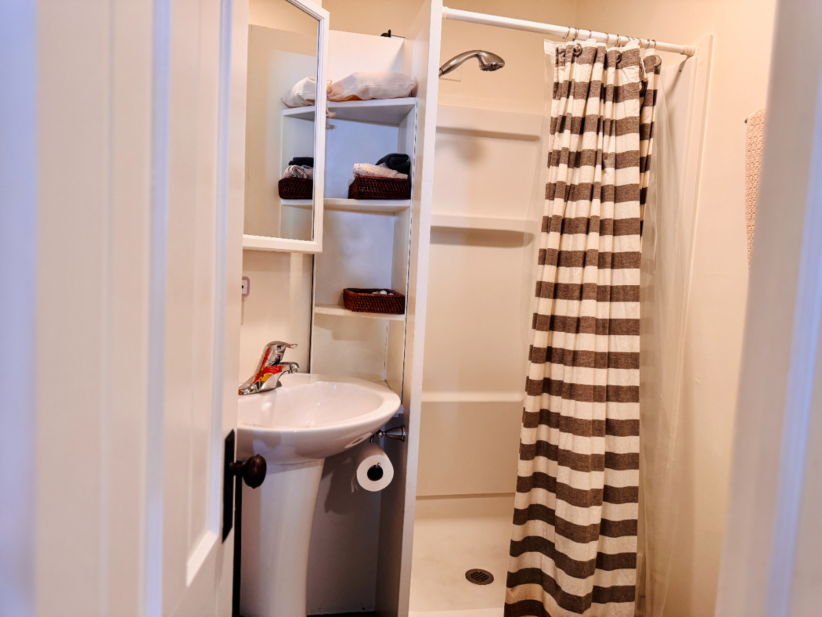 Charming 1BR Loft in Walkable Shelburne - Photo 5