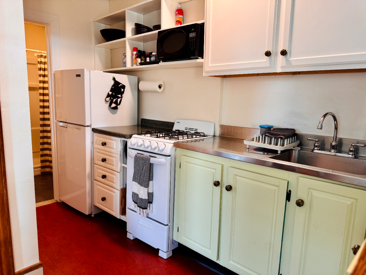 Charming 1BR Loft in Walkable Shelburne - Photo 4