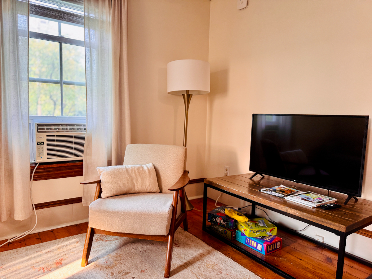 Charming 1BR Loft in Walkable Shelburne - Photo 2