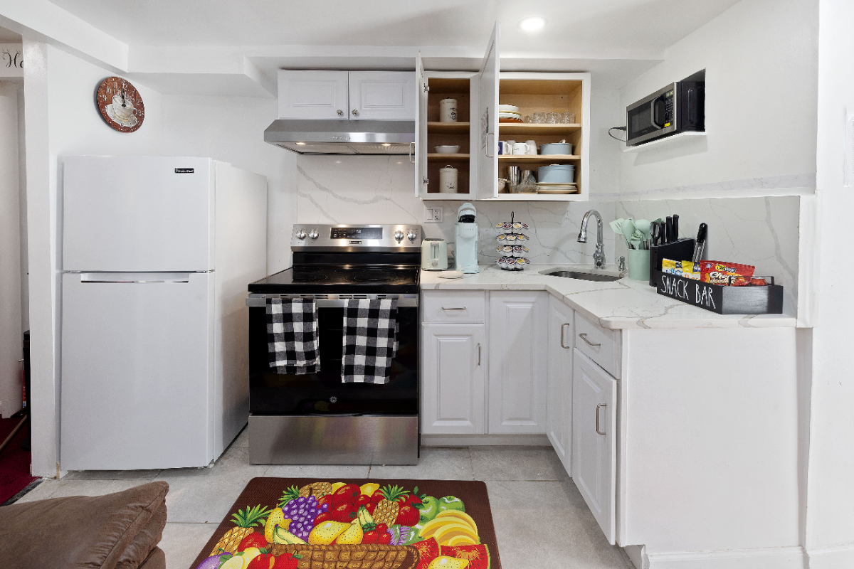 Paradise- Cozy & Stylish 1 Bedroom Apartment Perfect for Travel Nurses and Professionals - Photo 2