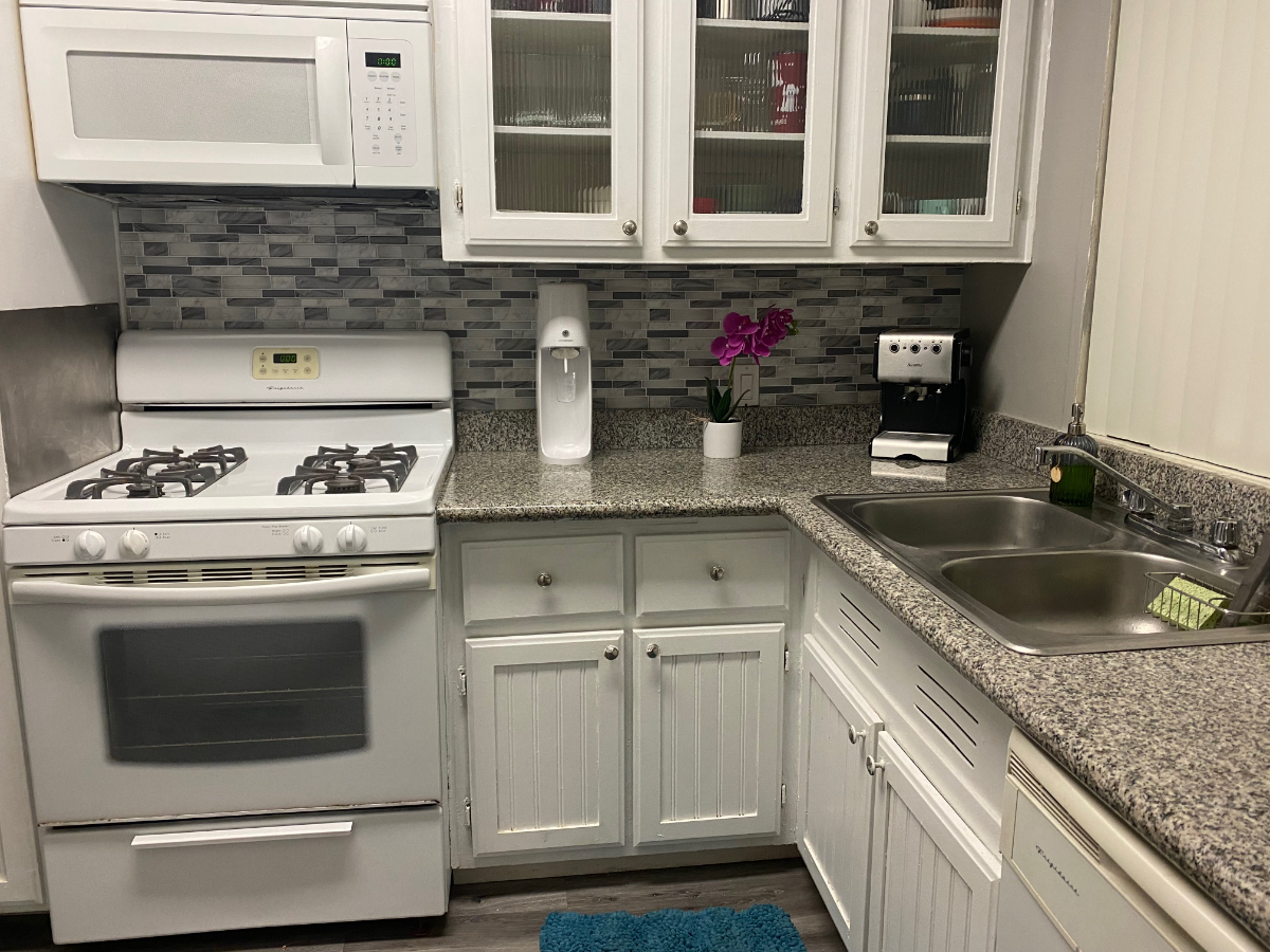Walkable Furnished 1BR Near The Grove & Miracle Mile - Photo 2