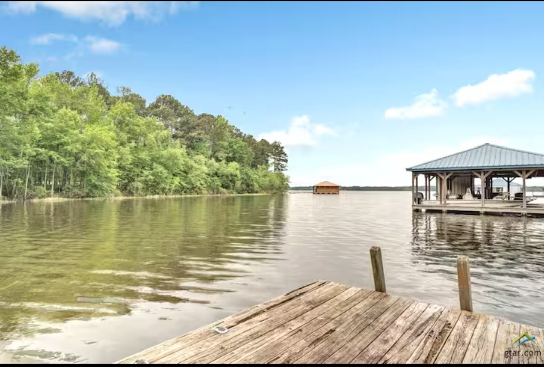 4Bdrm/3Bath Fully Finished Lakefront Family Home w/ Private Dock - Photo 2