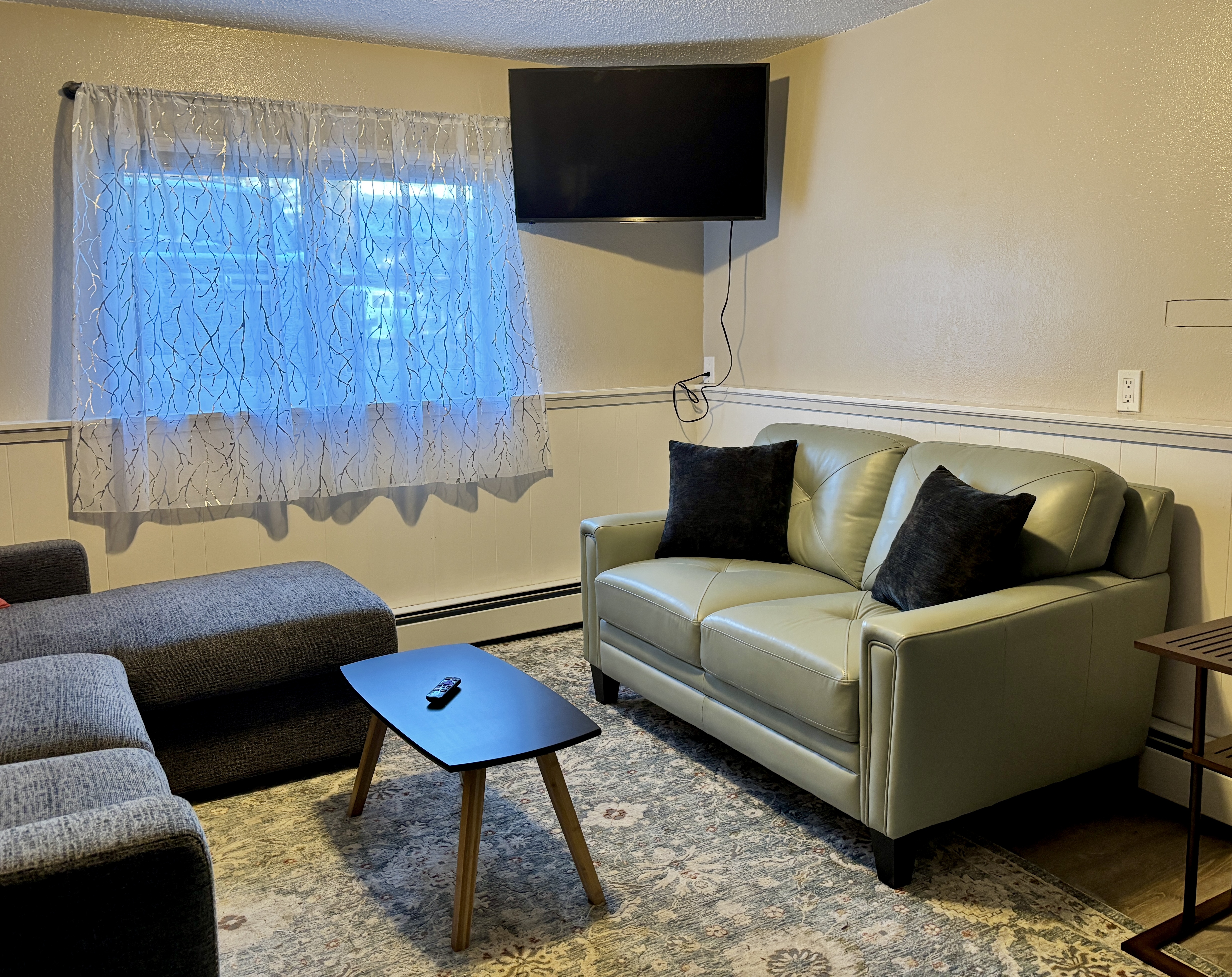 Midtown Retreat - Photo 2