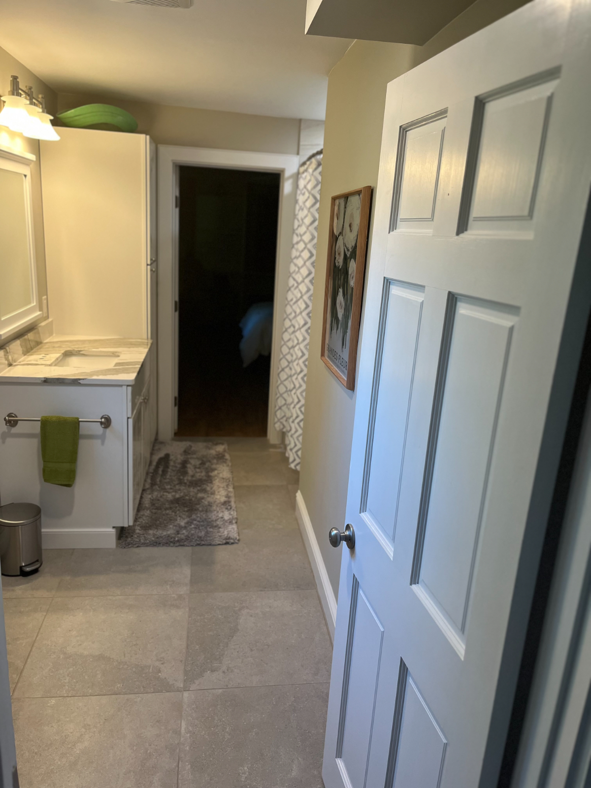 Charming One-Bedroom Apartment with Private Backyard and Modern Comforts - Photo 4