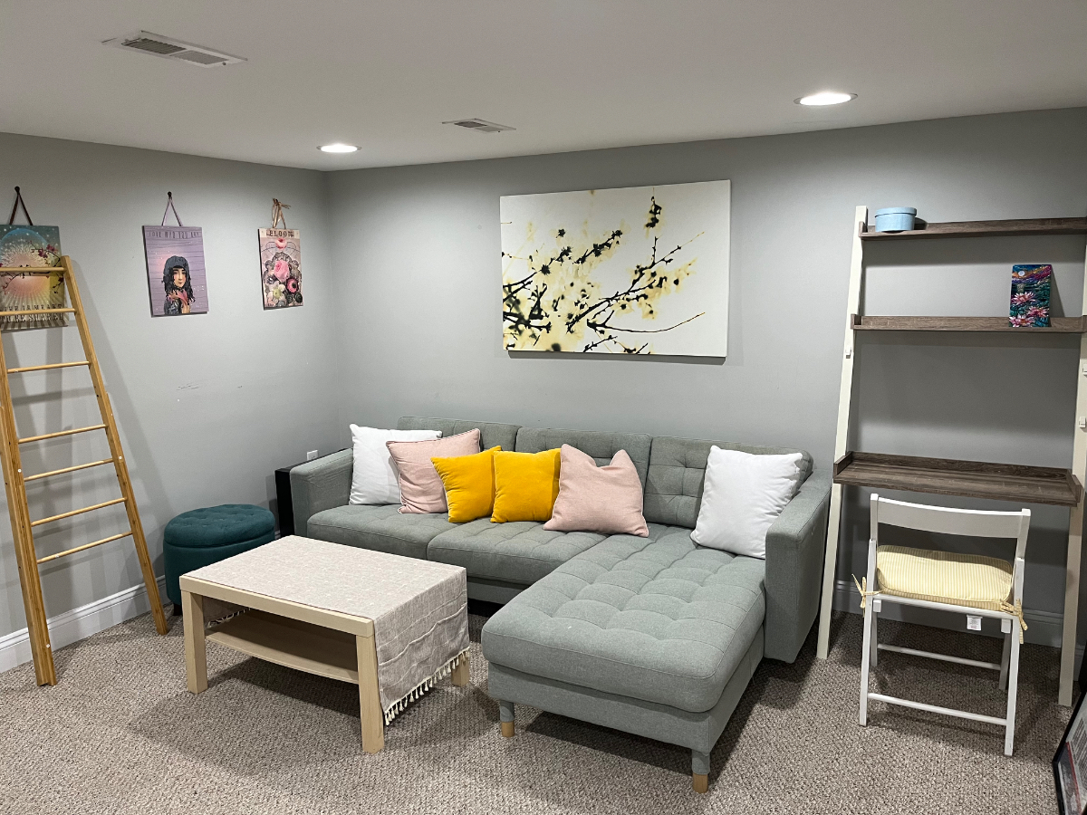 English Basement with Parking - Photo 2