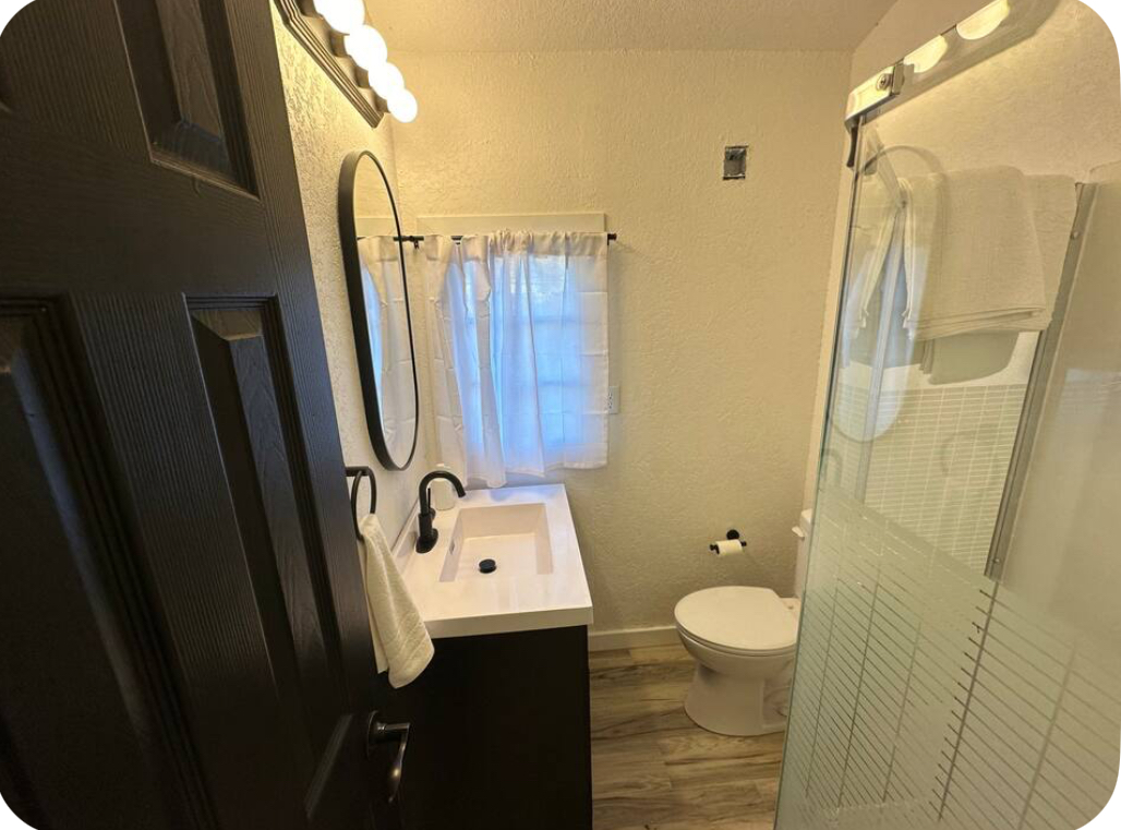 Airport / Downtown Guesthouse - Photo 7