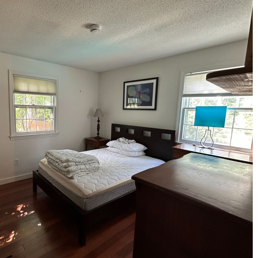 Spacious 4BR Home 4 mi from Dartmouth -  pet friendly, fast Wi-Fi,  Pool, Hot Tub, EV Charger - Photo 7