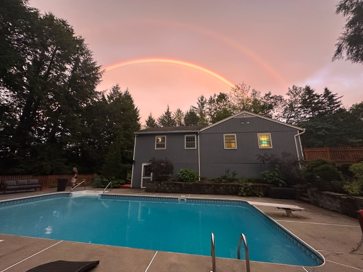 Spacious 4BR Home 4 mi from Dartmouth -  pet friendly, fast Wi-Fi,  Pool, Hot Tub, EV Charger - Photo 10
