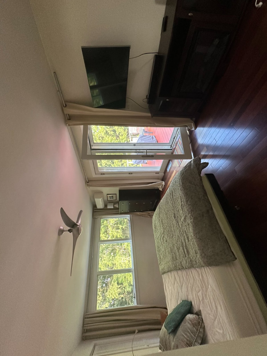 Spacious 4BR Home 4 mi from Dartmouth - pet friendly, fast Wi-Fi, Pool, Hot Tub, EV Charger - Photo 5