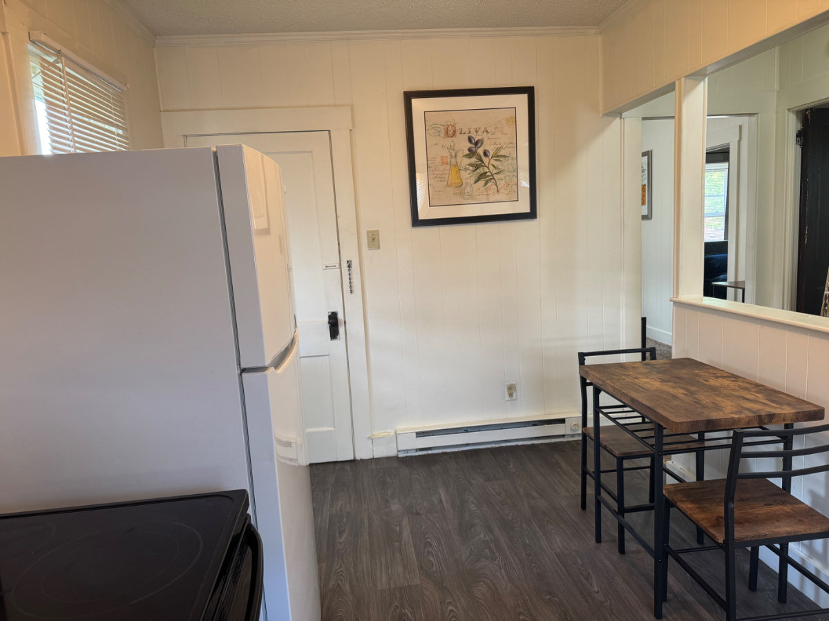 Spacious 2BR Apartment w/ Full Kitchen & Comfortable Living Space - Photo 8