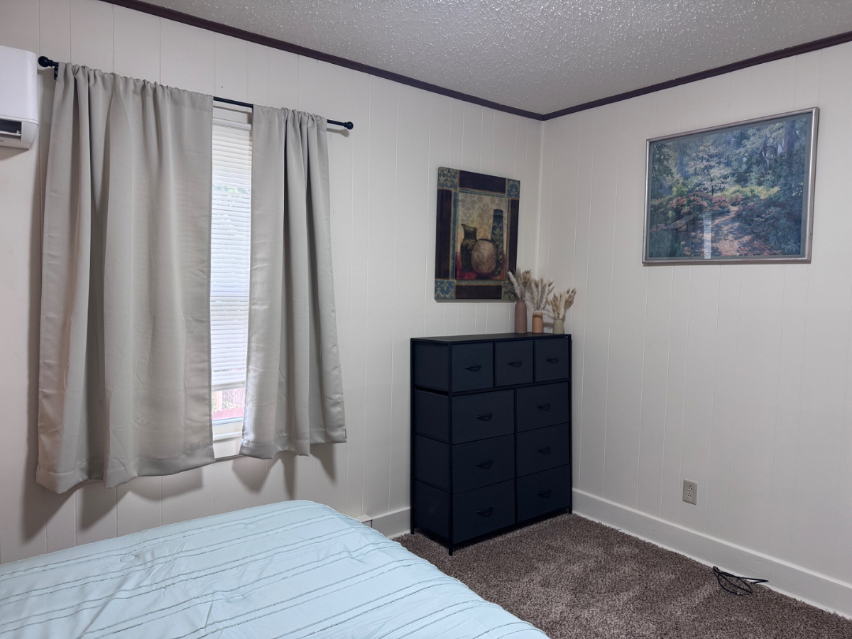 Spacious 2BR Apartment w/ Full Kitchen & Comfortable Living Space - Photo 12