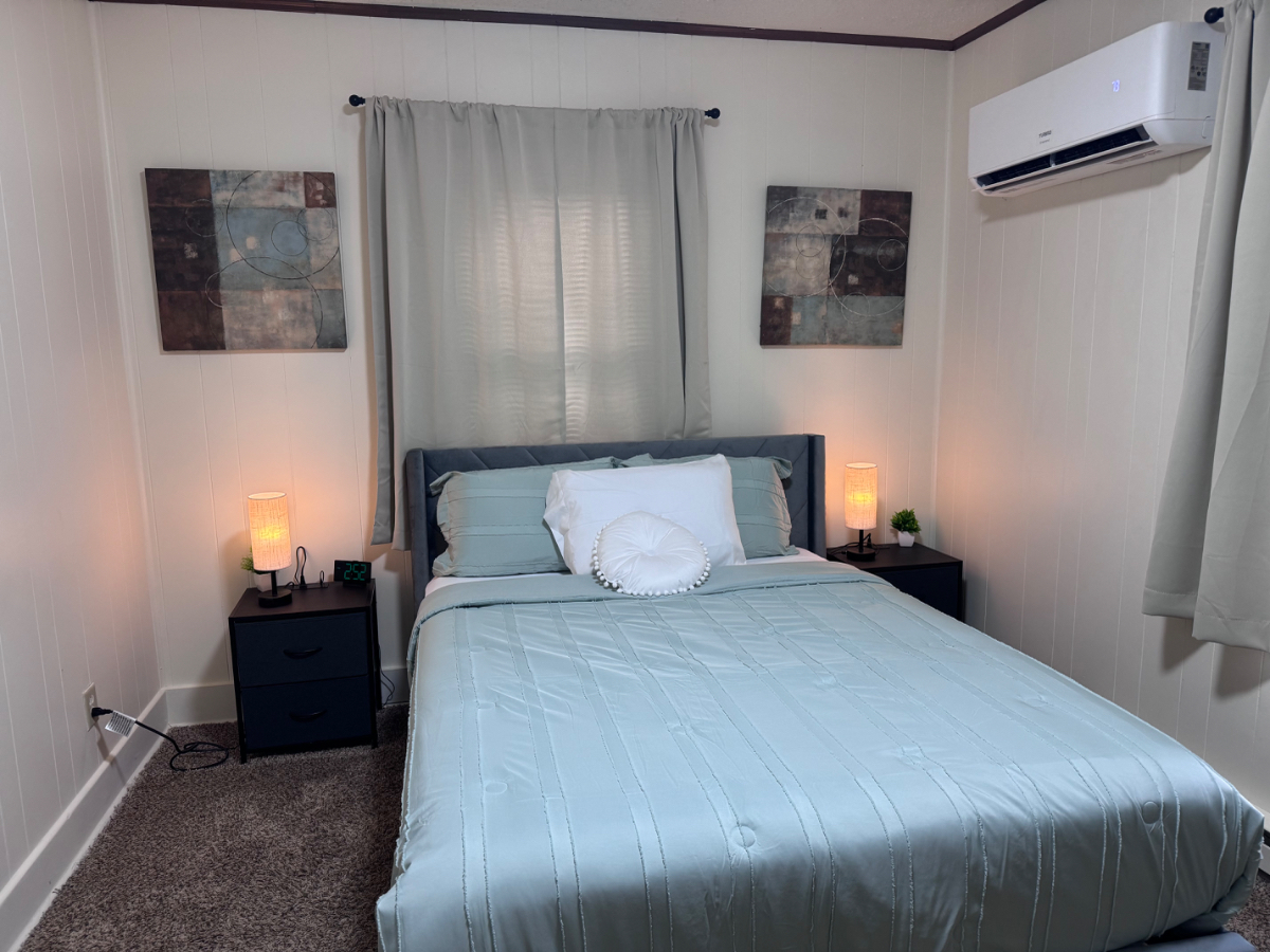 Spacious 2BR Apartment w/ Full Kitchen & Comfortable Living Space - Photo 4