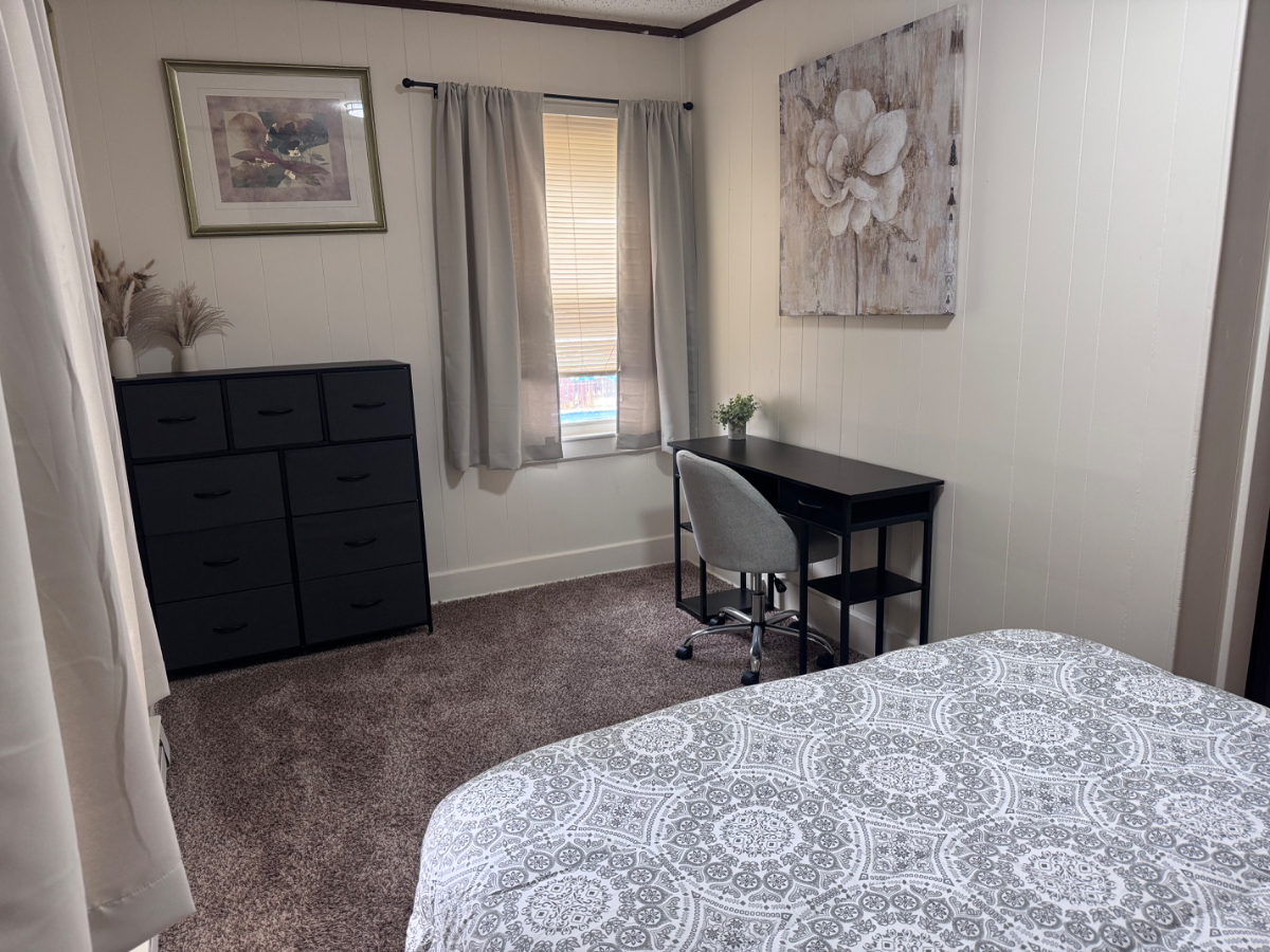 Spacious 2BR Apartment w/ Full Kitchen & Comfortable Living Space - Photo 2