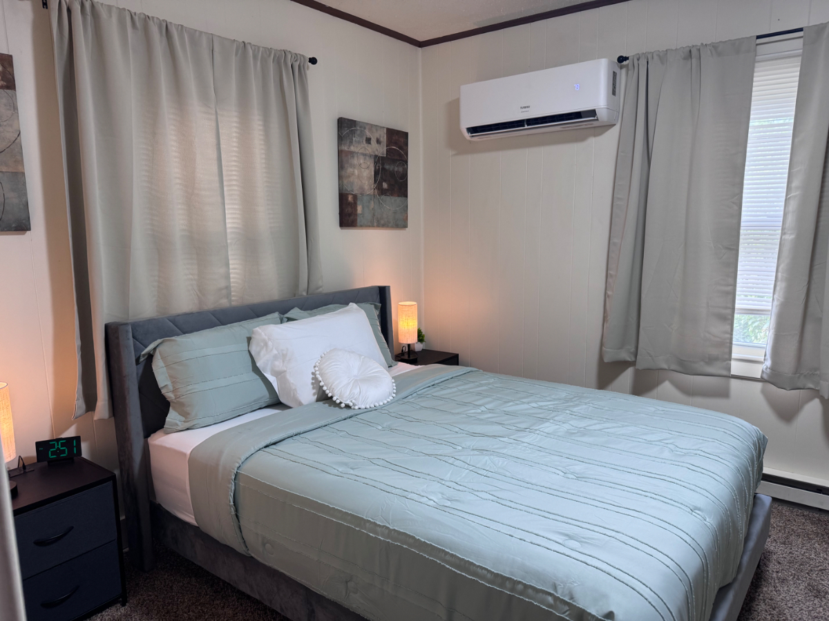 Spacious 2BR Apartment w/ Full Kitchen & Comfortable Living Space - Photo 5