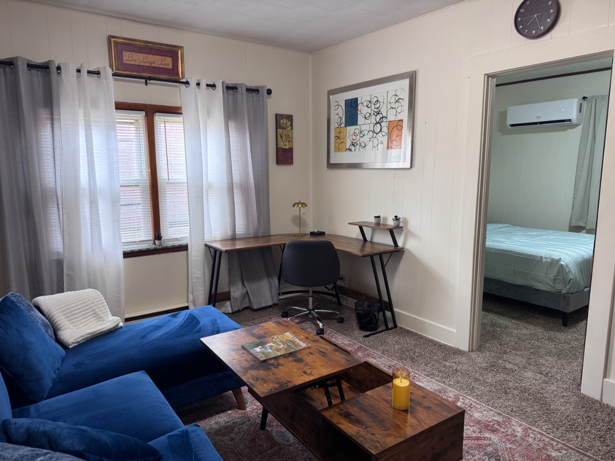 Spacious 2BR Apartment w/ Full Kitchen & Comfortable Living Space - Photo 7