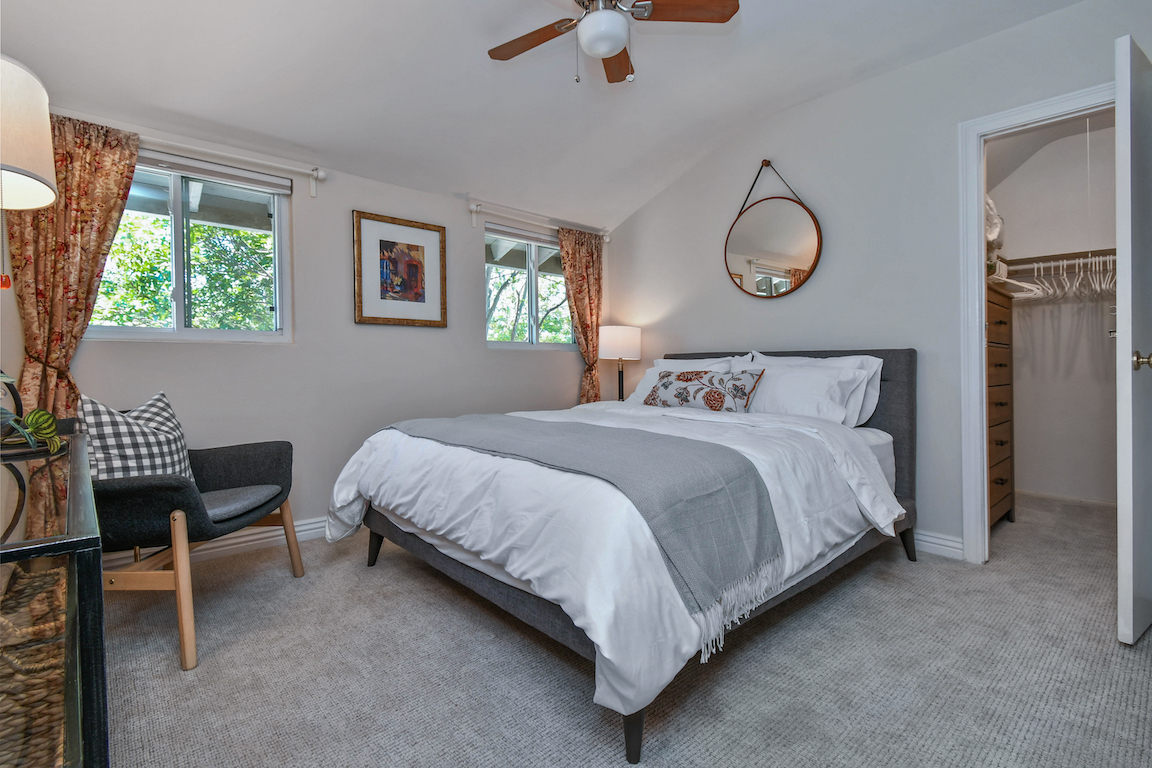 Private 3 Rooms - Den, BR, Bath - Photo 3
