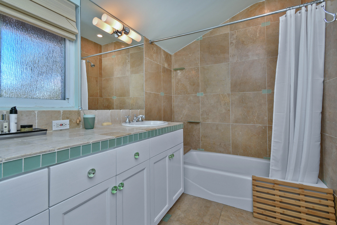 Private 3 Rooms - Den, BR, Bath - Photo 6