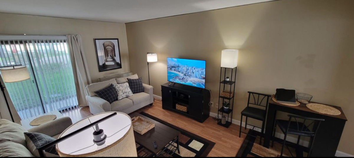 Fully Furnished Living - Secure Building (128) - Photo 2
