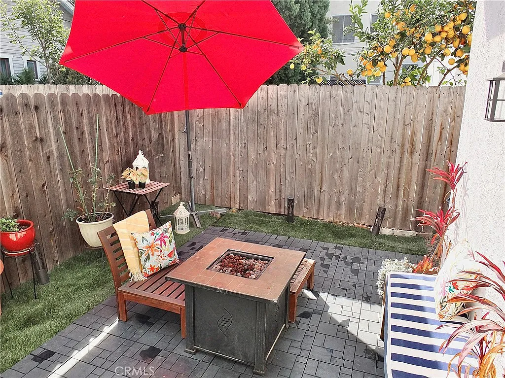 Cute house with Private Parking, Walk to the Beach - Fully Furnished, All Utilities Included - Photo 4