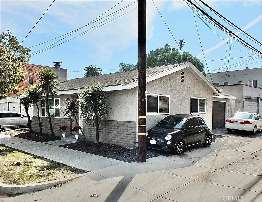 Cute house with Private Parking, Walk to the Beach - Fully Furnished, All Utilities Included - Photo 5