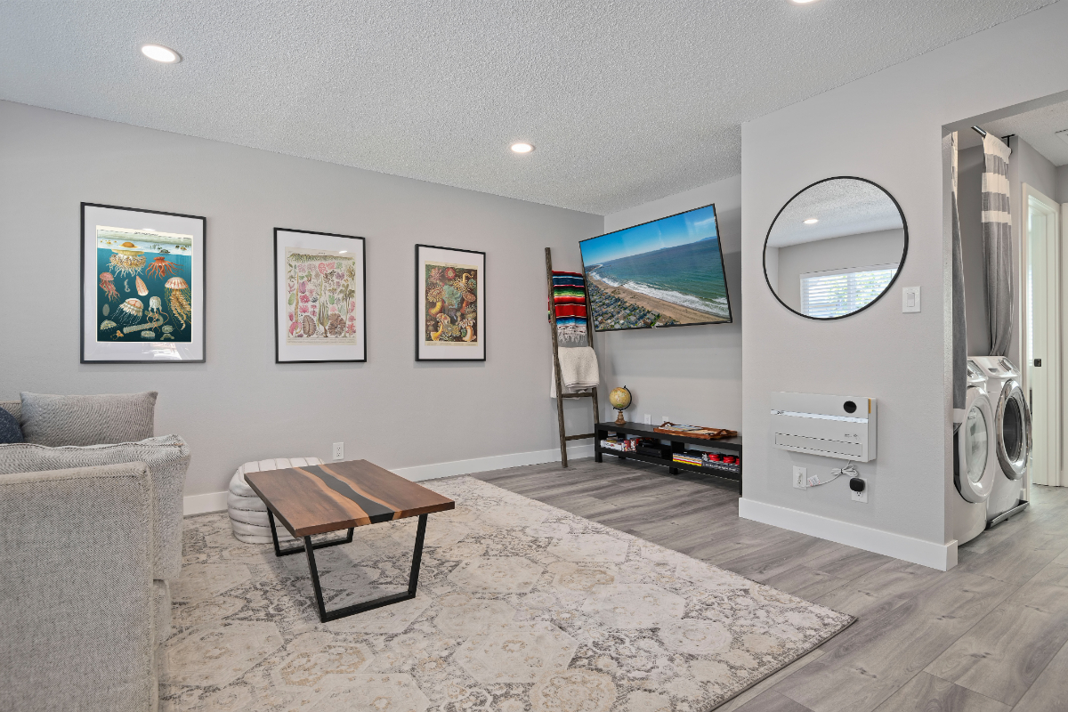 Remodeled Coastal Retreat 2BR plus Bonus Room Perfect for Remote Work - Photo 2