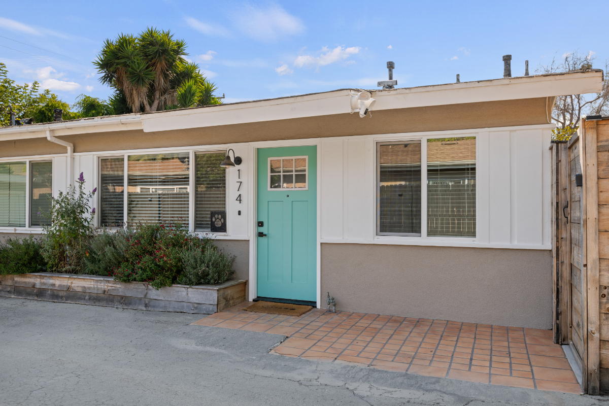 Remodeled Coastal Retreat 2BR plus Bonus Room Perfect for Remote Work - Photo 3