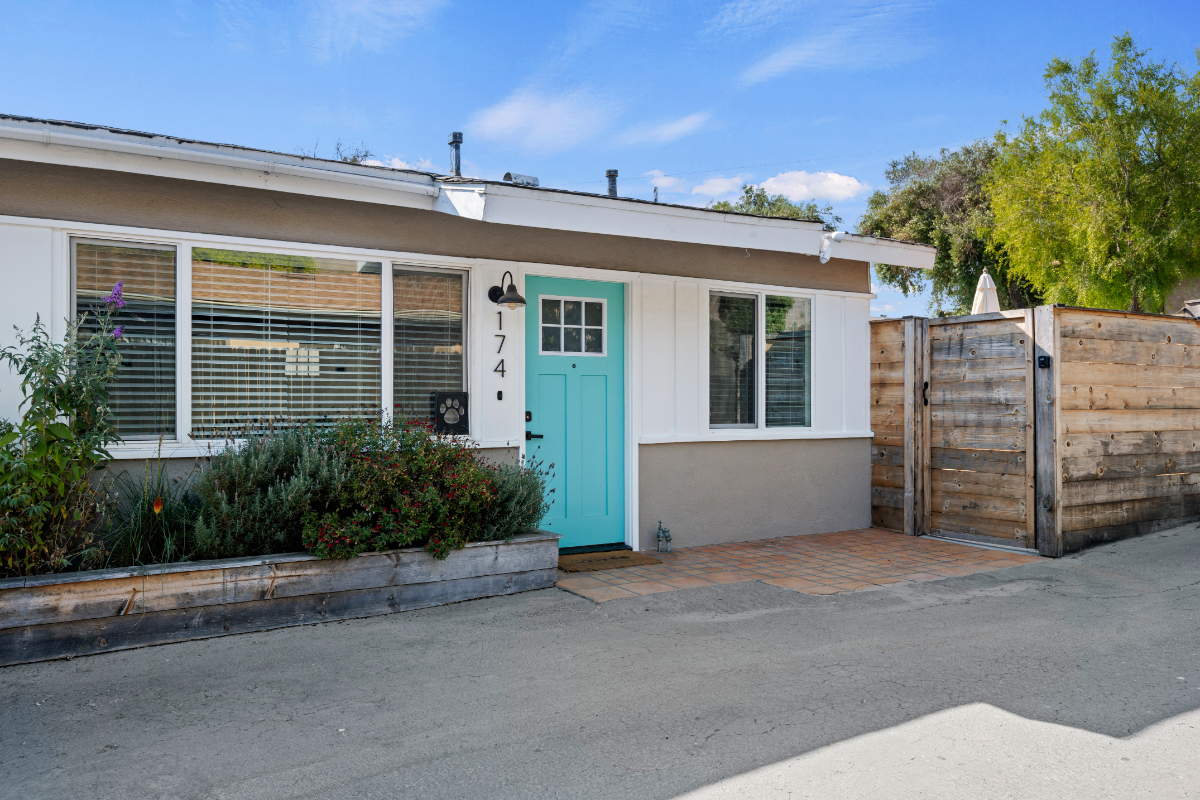 Remodeled Coastal Retreat 2BR plus Bonus Room Perfect for Remote Work - Photo 4