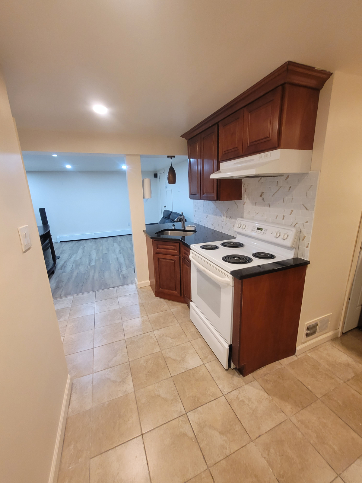2 Bed Kitchen , Bath & Washing Machine/ Dryer - Photo 2