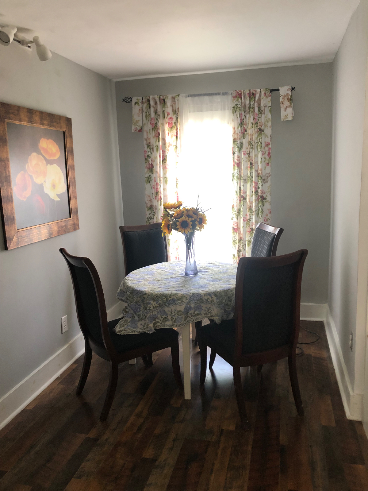Cozy apartment near Main Street - Photo 1