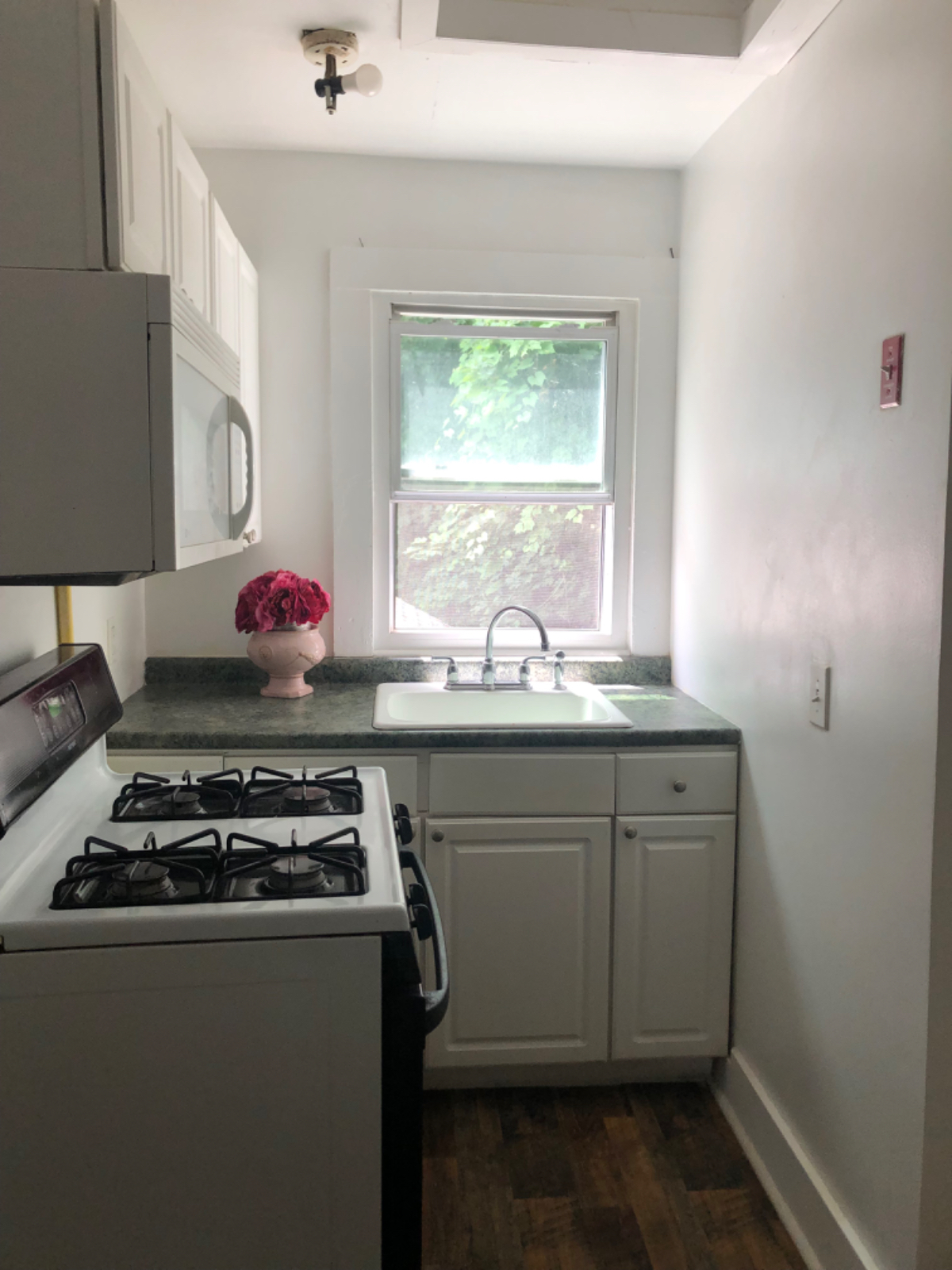 Cozy apartment near Main Street - Photo 2