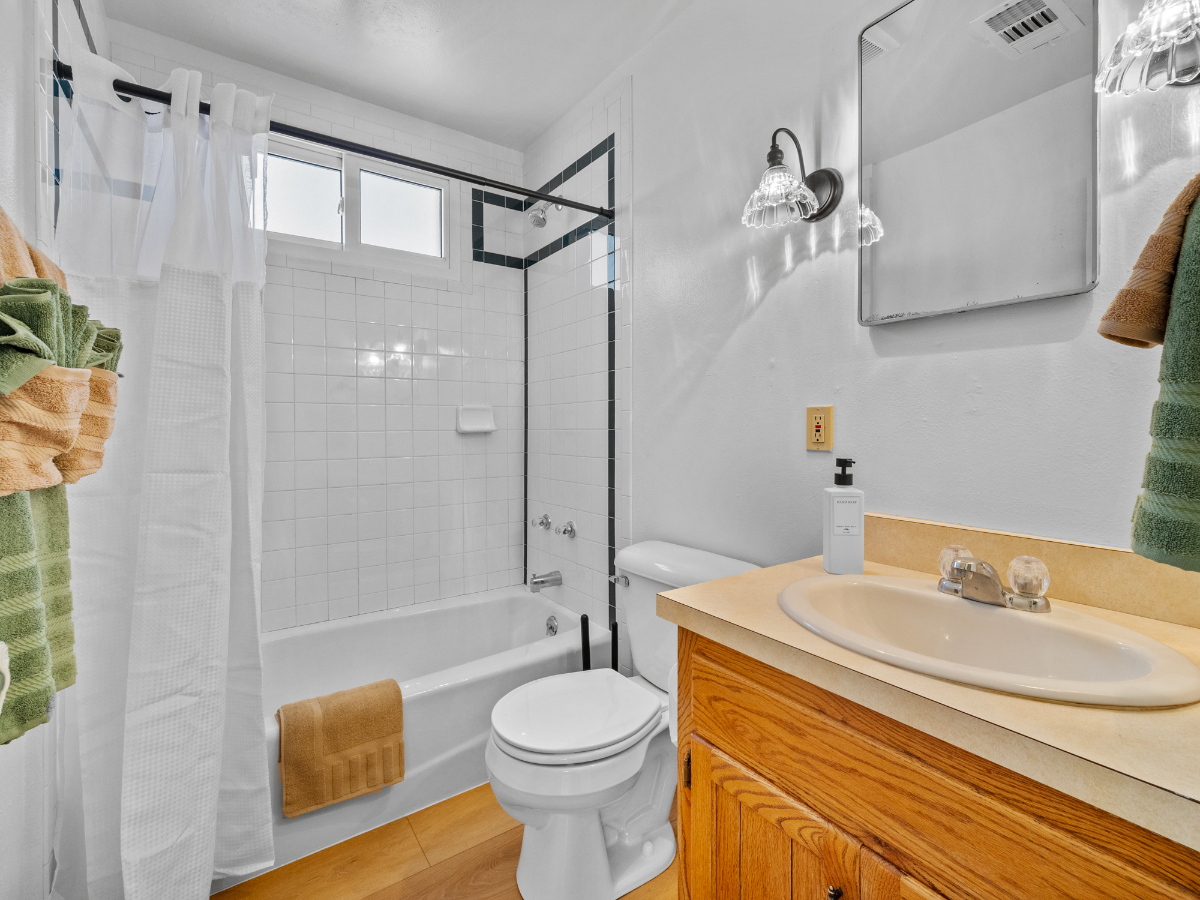 Harney Cottage - 2 BR, 1 BA, Pet-Friendly - Photo 3