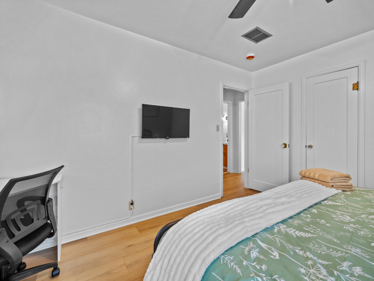 Harney Cottage - 2 BR, 1 BA, Pet-Friendly - Photo 7