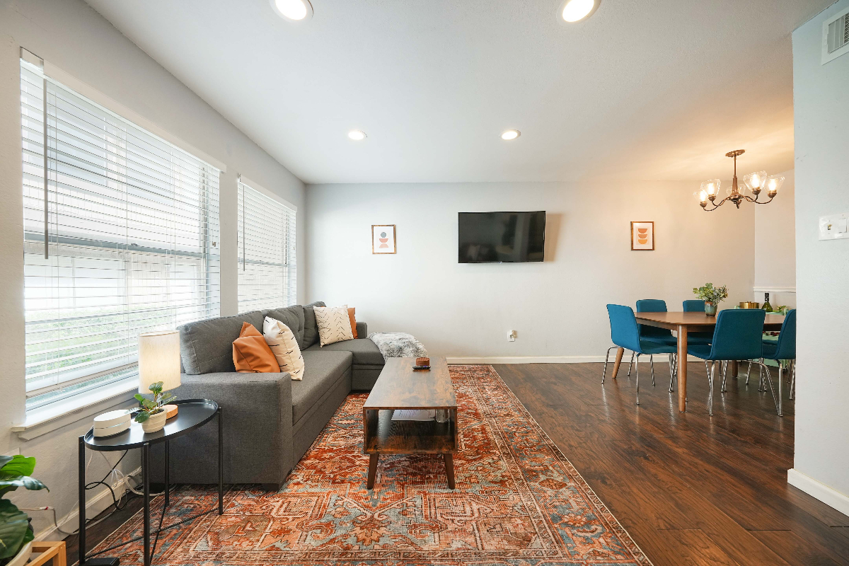 Lovely Budget Condo - 2BD/1.5BA - Close to Downtown - Photo 4