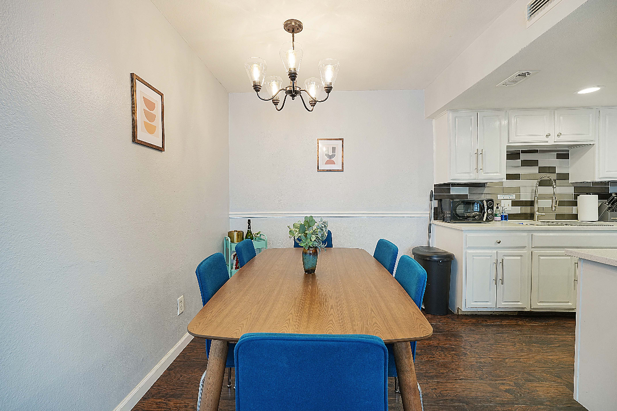 Lovely Budget Condo - 2BD/1.5BA - Close to Downtown - Photo 8