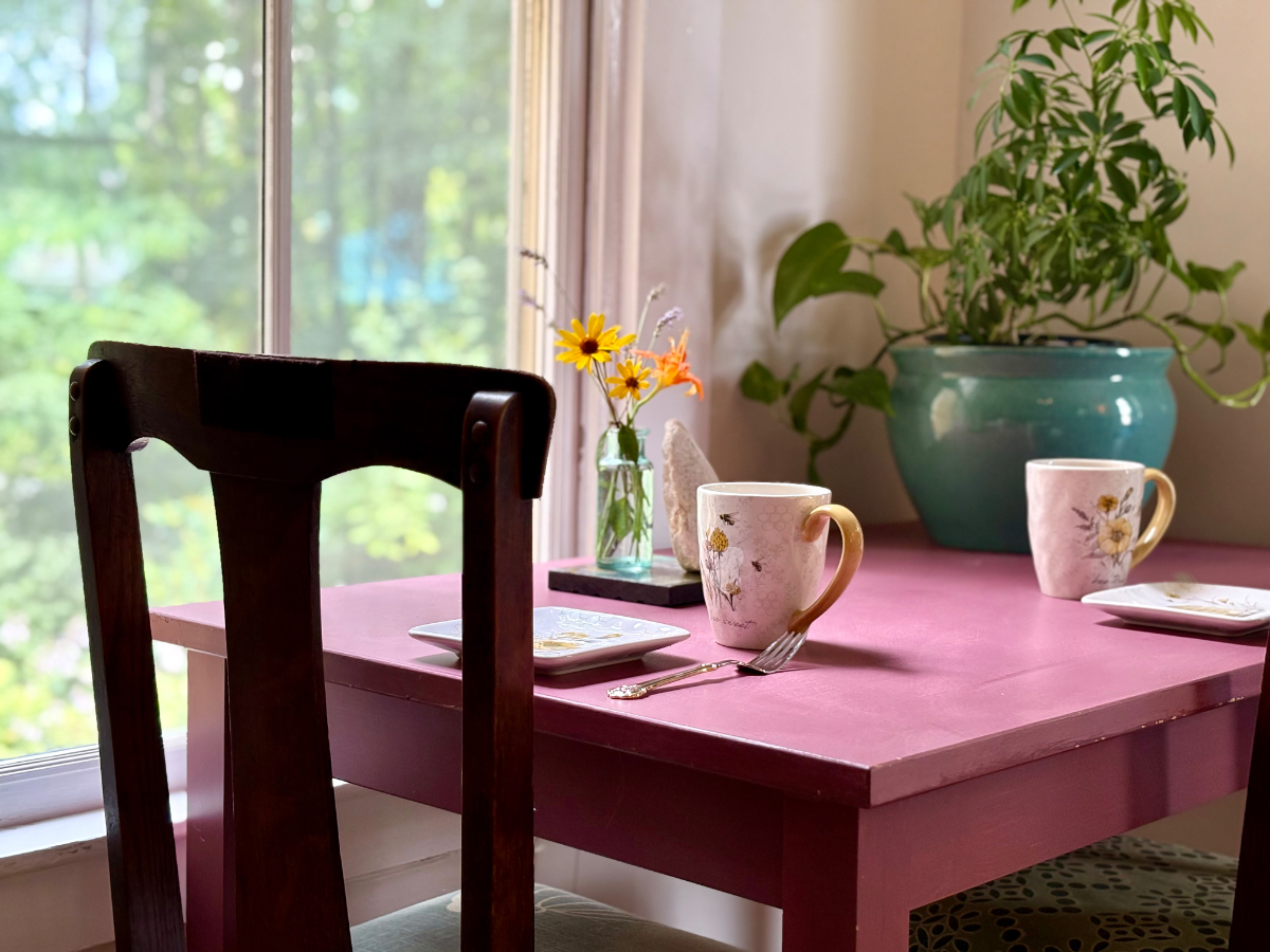 Quiet Furnished Victorian Apartment - Pet Friendly - Walk to Downtown - Photo 7