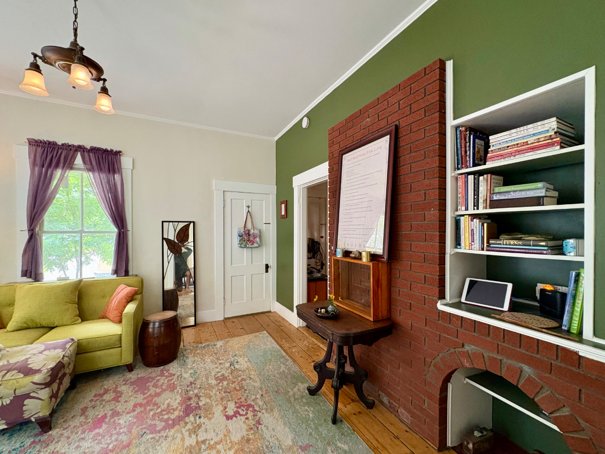 Quiet Furnished Victorian Apartment - Pet Friendly - Walk to Downtown - Photo 3