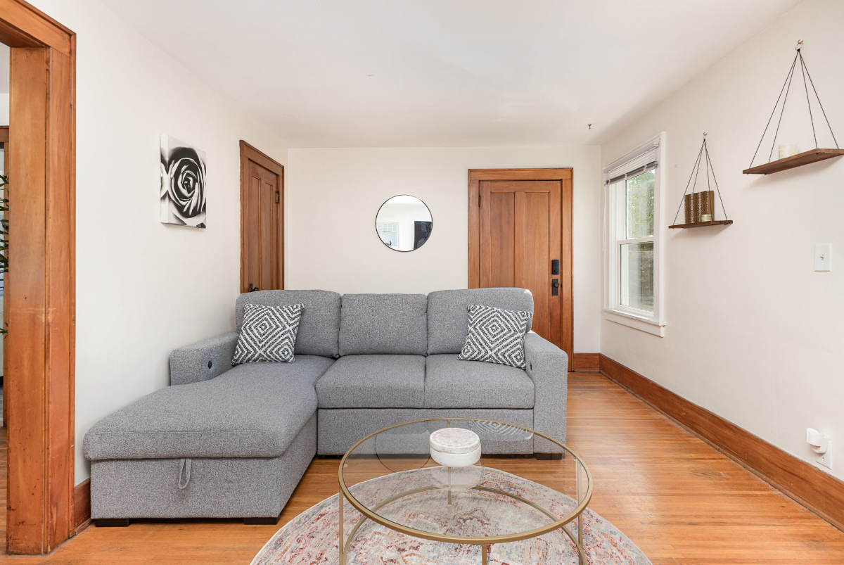 Cozy 2BD Retreat - North Winton Village - Photo 6