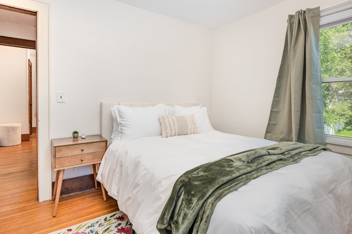 Cozy 2BD Retreat - North Winton Village - Photo 12