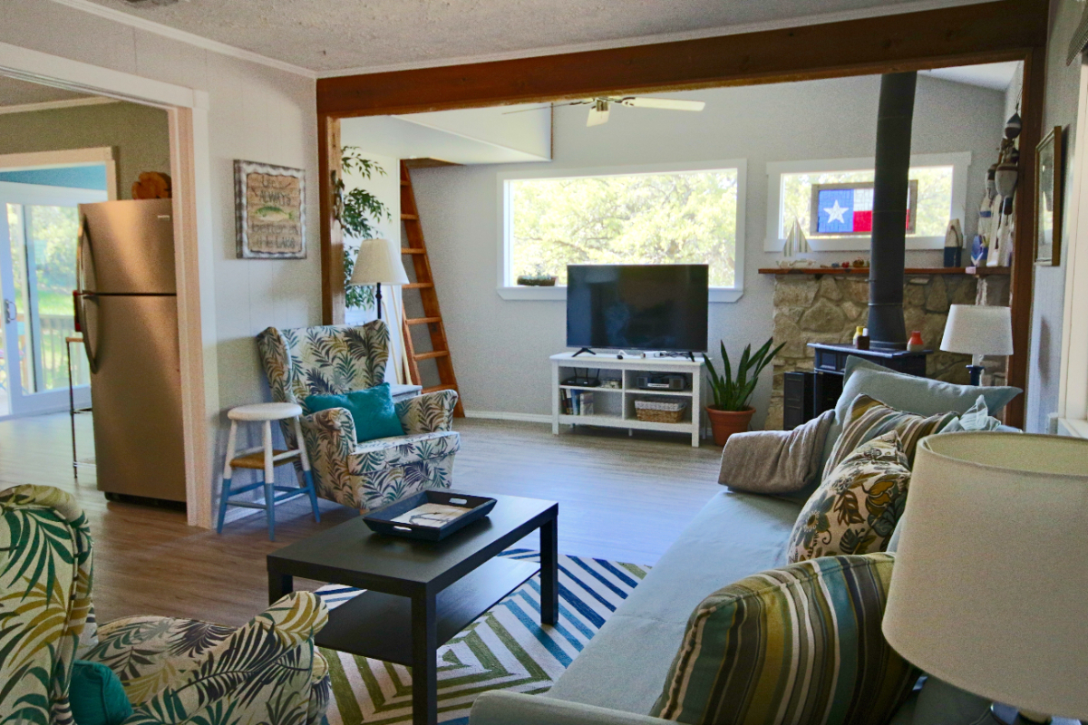 Happy Hours at Canyon Lake - 2/2 fully furnished house on 1.3 acres - Photo 3