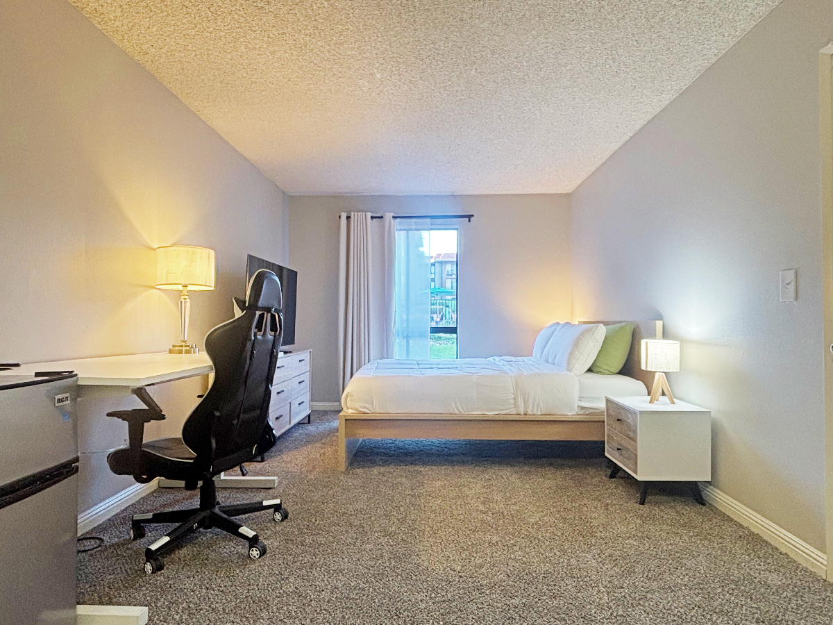 Private Master Bedroom in San Diego - Photo 1
