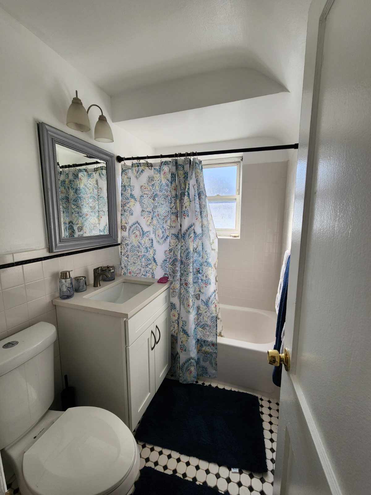 Beautiful 2 bedroom in woodlawn. Walking distance to Montefiore - Photo 2