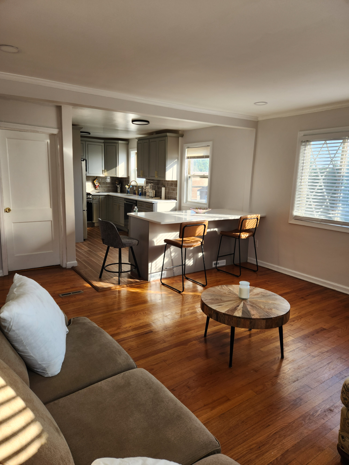 Beautiful 2 bedroom in woodlawn. Walking distance to Montefiore - Photo 7